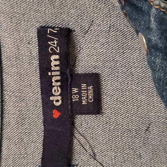 Heart/Eye Jean Jacket - Picture 6 of 7
